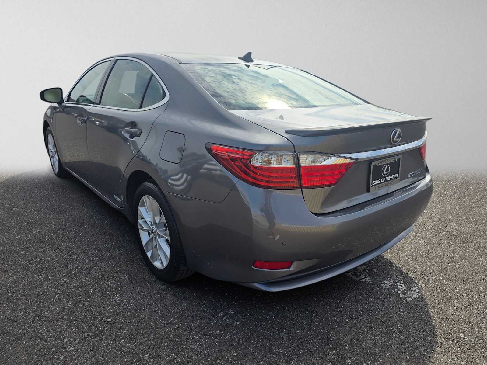 Used 2014 Lexus ES 300h w/ Luxury Package w/Bamboo Trim FWD image 5