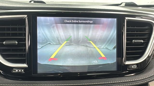 Used 2023 Chrysler Pacifica Limited image 28