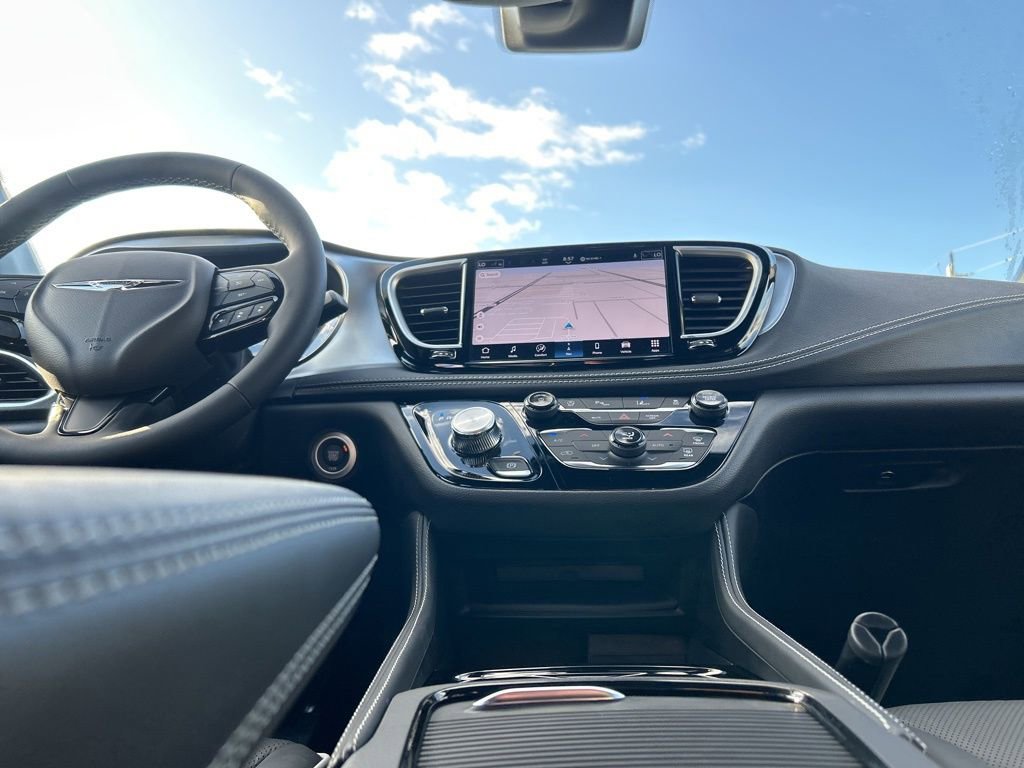 New 2025 Chrysler Pacifica Limited FWD image 34