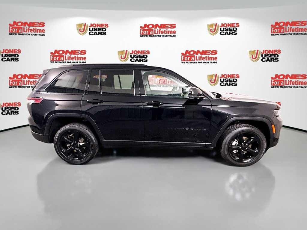Used 2023 Jeep Grand Cherokee Limited w/ Black Appearance Package AWD/4WD image 18