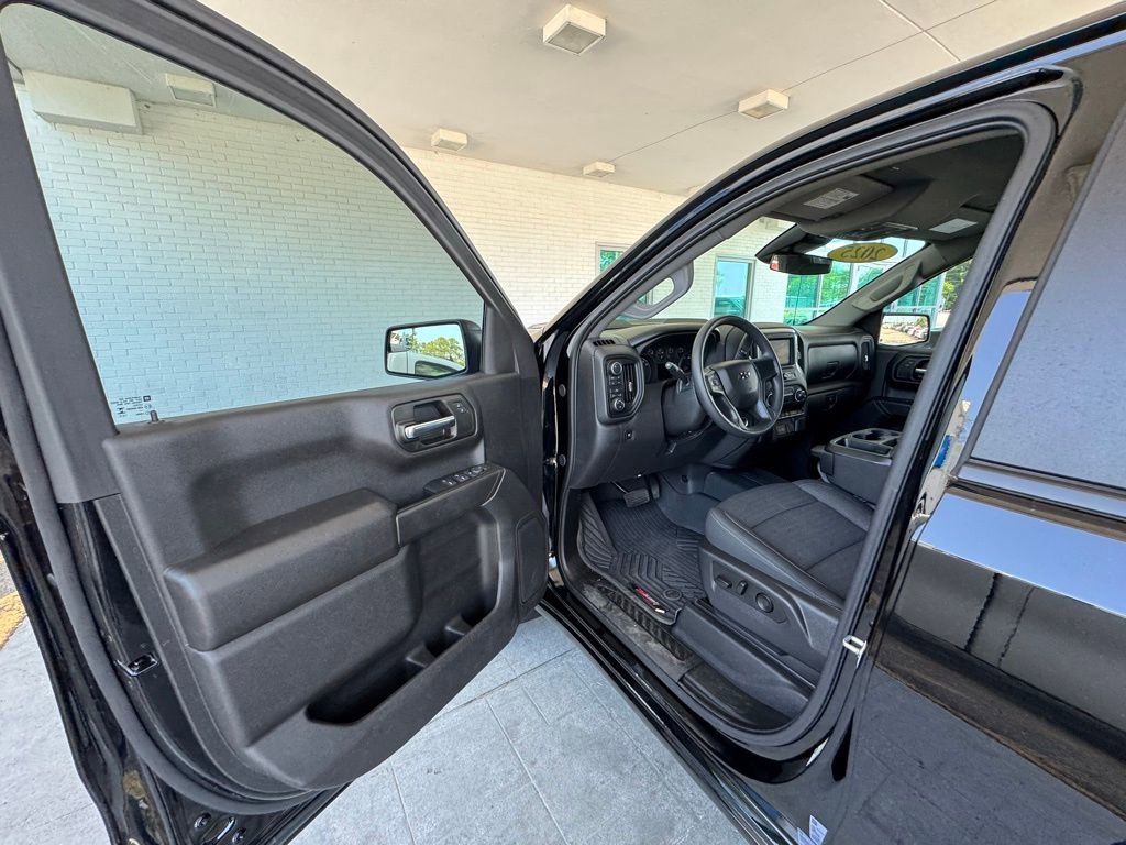 Used 2025 Chevrolet Silverado 1500 Custom Trail Boss AWD/4WD image 12