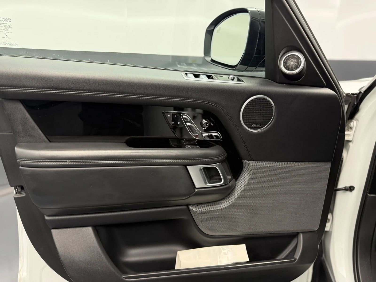 Used 2020 Land Rover Range Rover HSE image 9