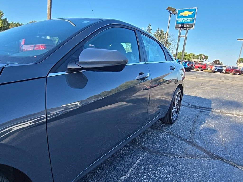 Used 2025 Hyundai Elantra SEL image 31