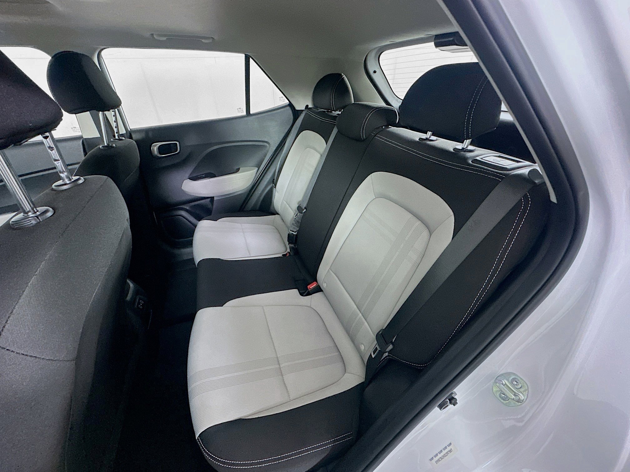 Used 2025 Hyundai Venue SEL FWD image 26