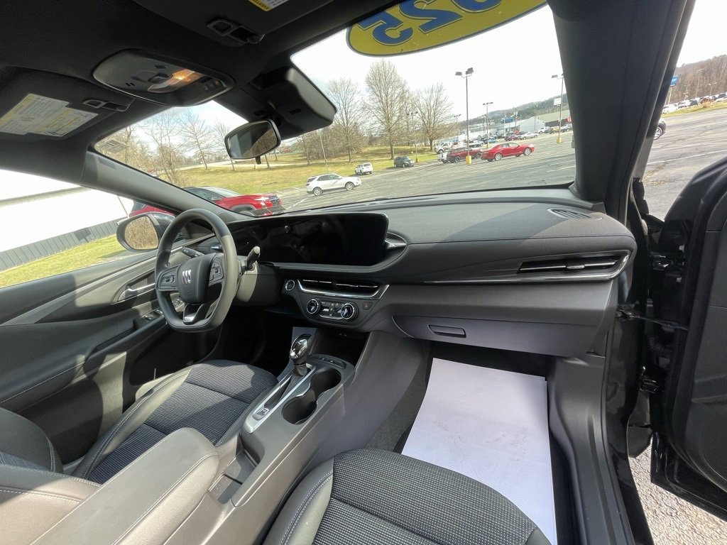 Used 2025 Buick Envista Preferred image 10