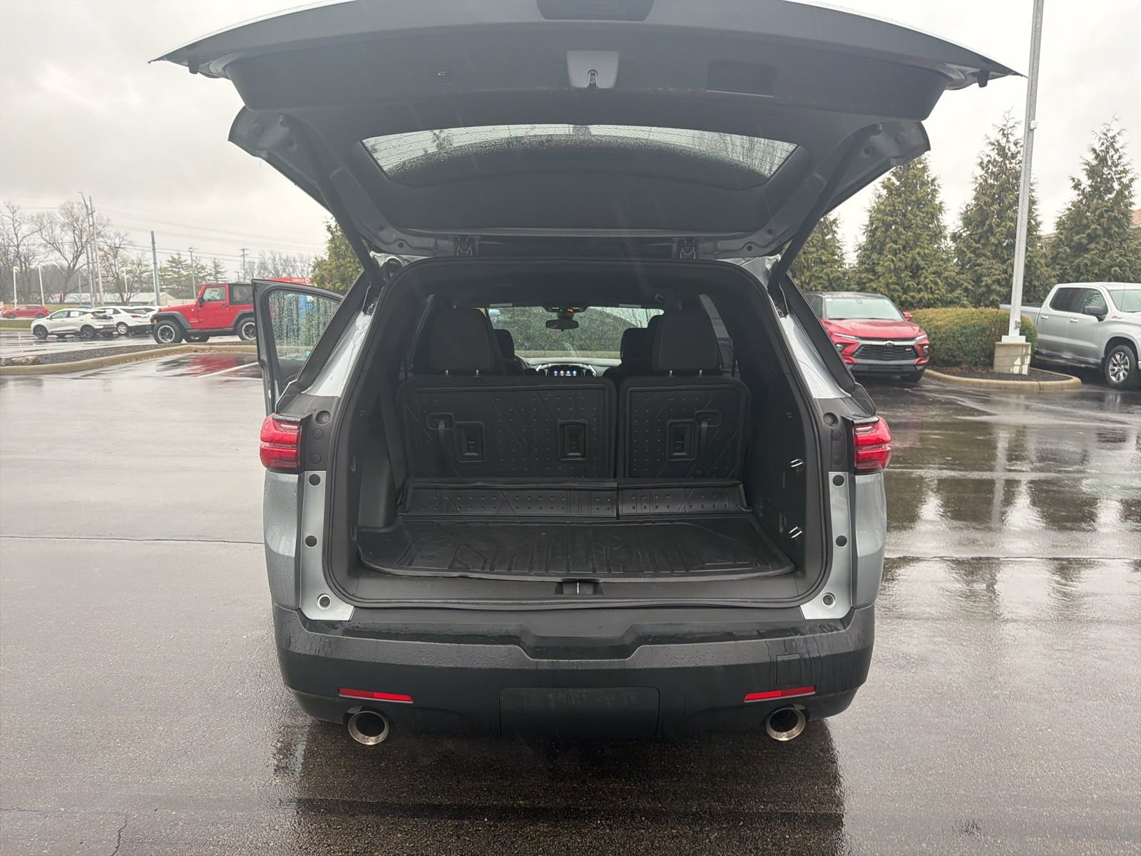 Used 2023 Chevrolet Traverse LT w/ Midnight/Sport Edition image 28