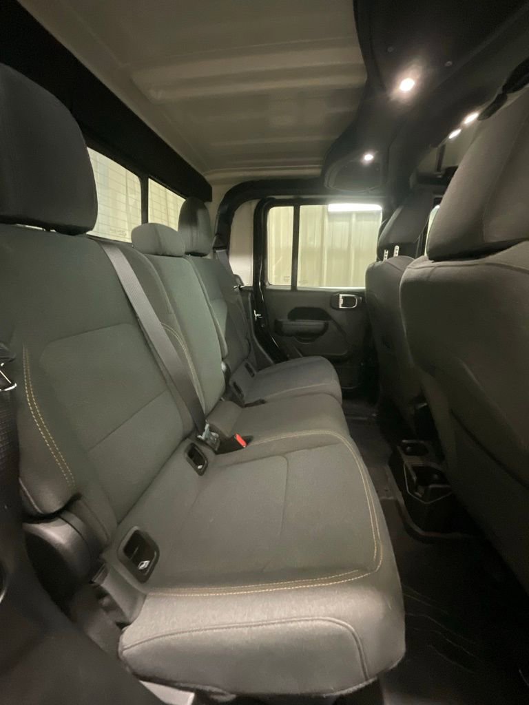 Used 2024 Jeep Gladiator Willys image 12