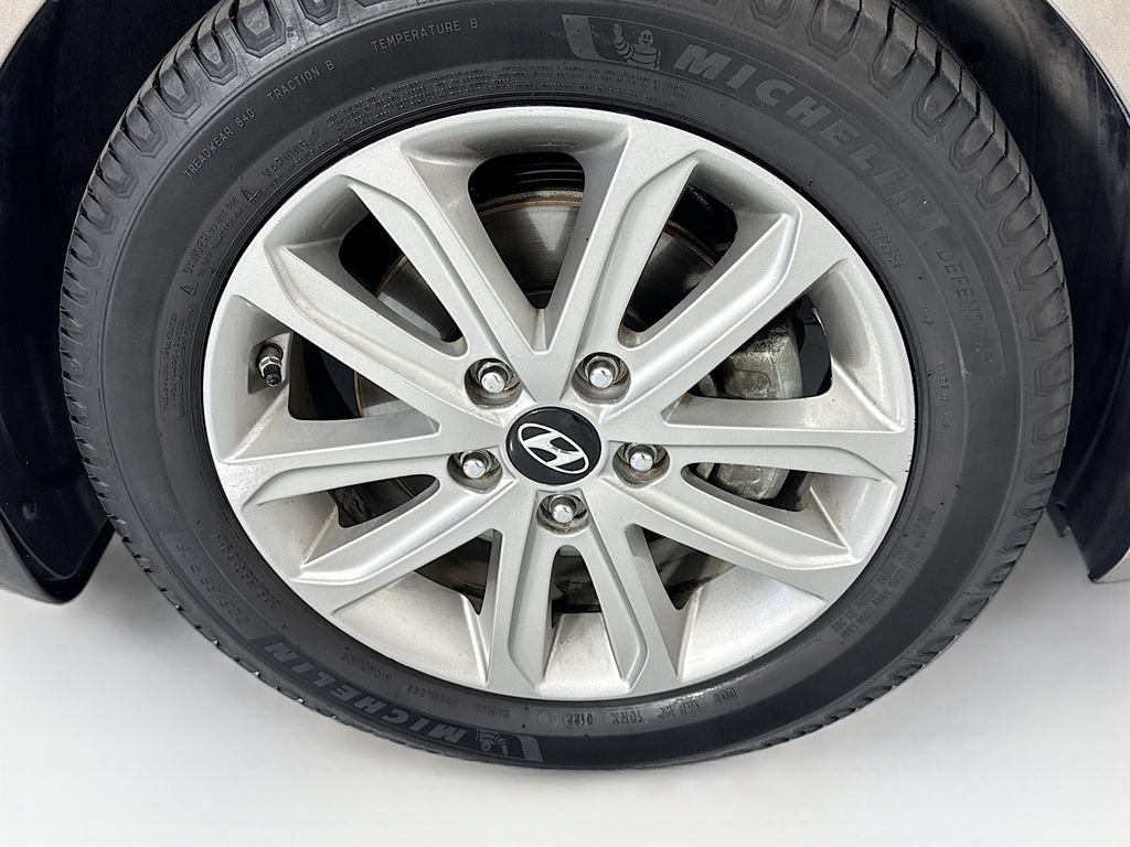 Used 2015 Hyundai Elantra SE w/ Option Group 03 FWD image 32