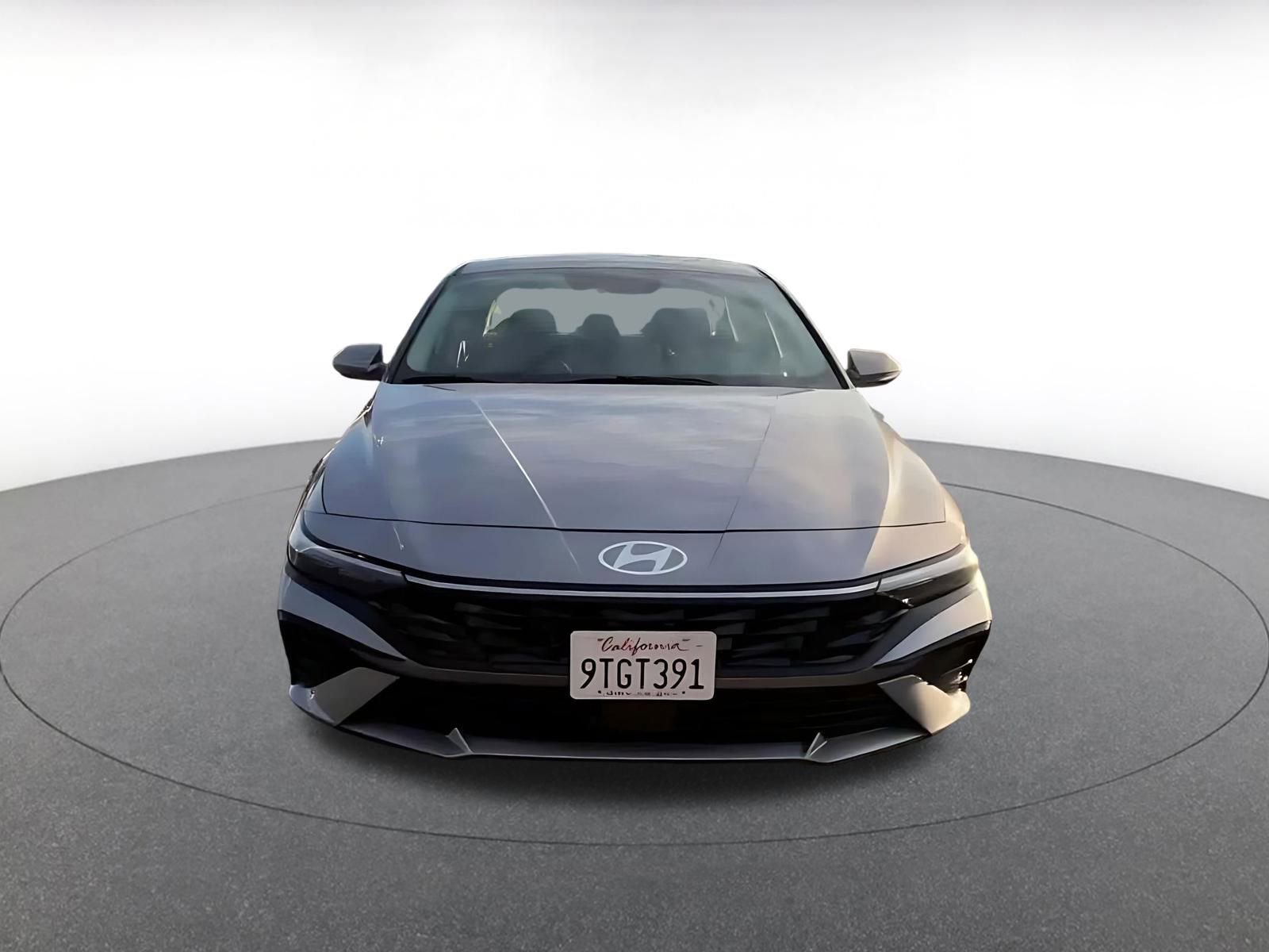 Used 2025 Hyundai Elantra Limited image 4