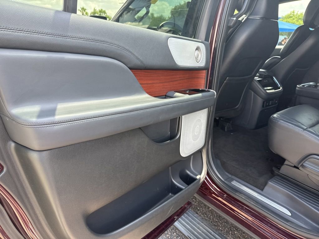 Used 2023 Lincoln Navigator L Reserve AWD/4WD image 24