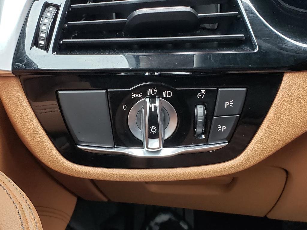 Used 2022 BMW 530i xDrive w/ Convenience Package image 29