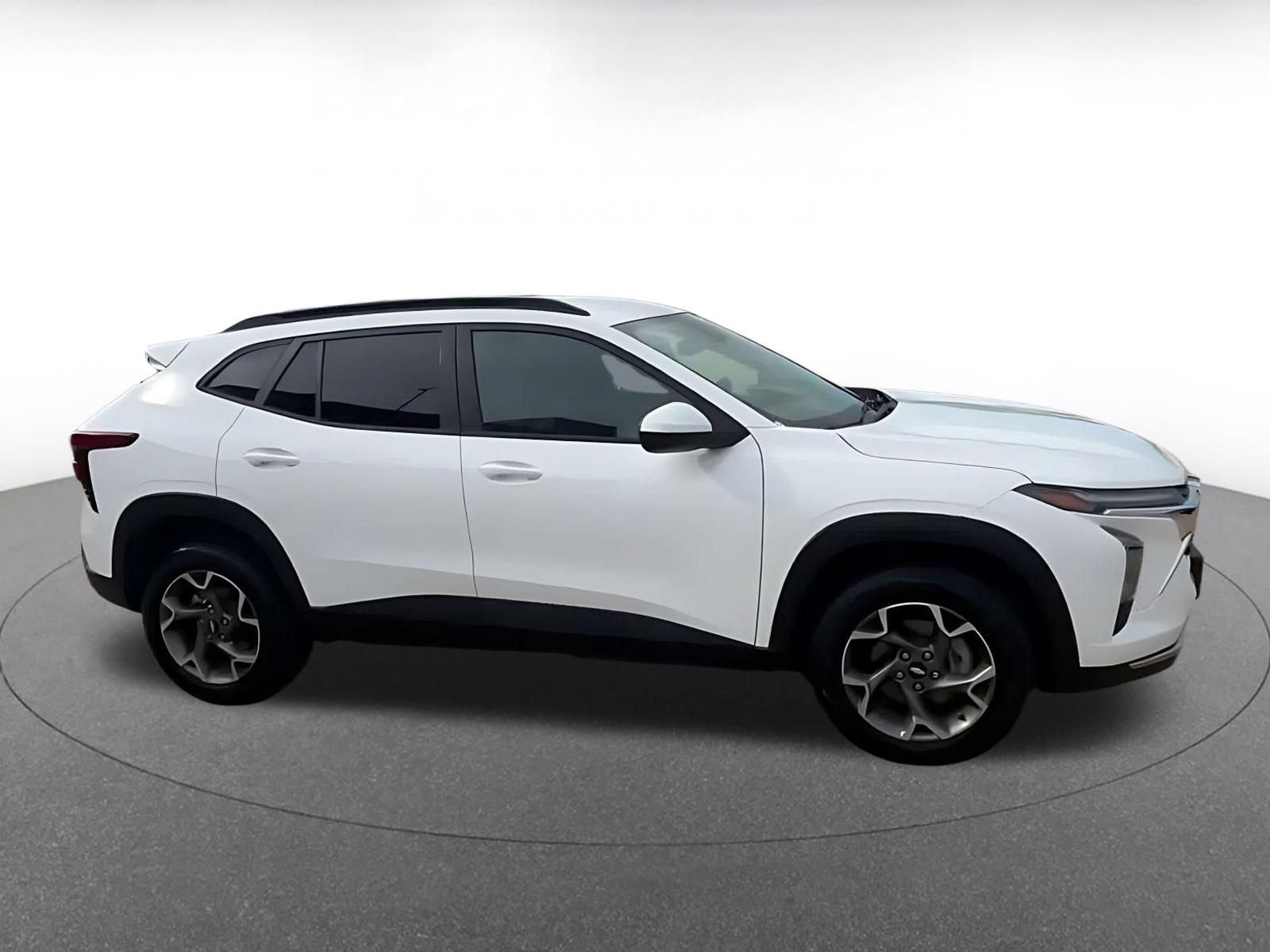 Used 2025 Chevrolet Trax LT FWD image 13