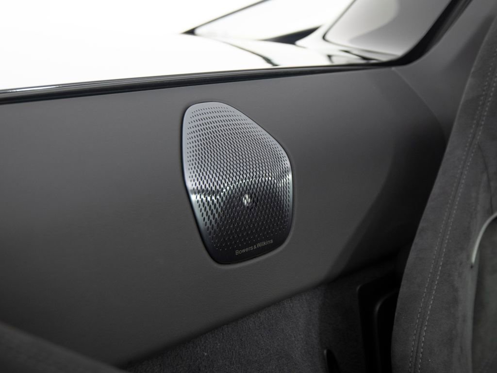 Used 2025 McLaren Artura Spider image 38