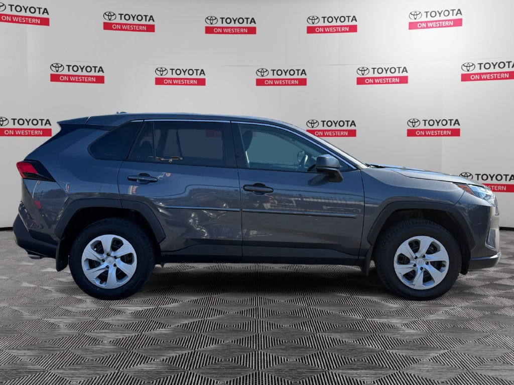 Used 2025 Toyota RAV4 LE AWD/4WD image 4