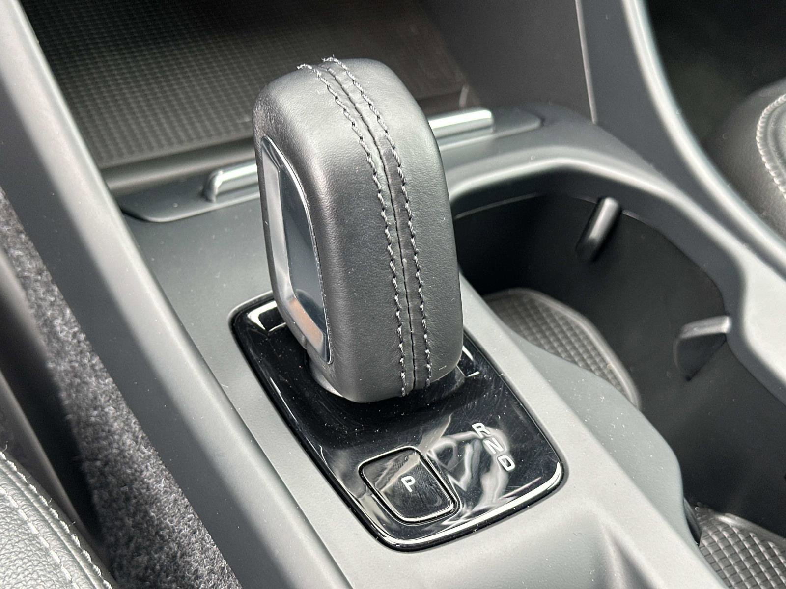 Certified 2021 Volvo XC40 T5 Momentum w/ Premium Package image 14