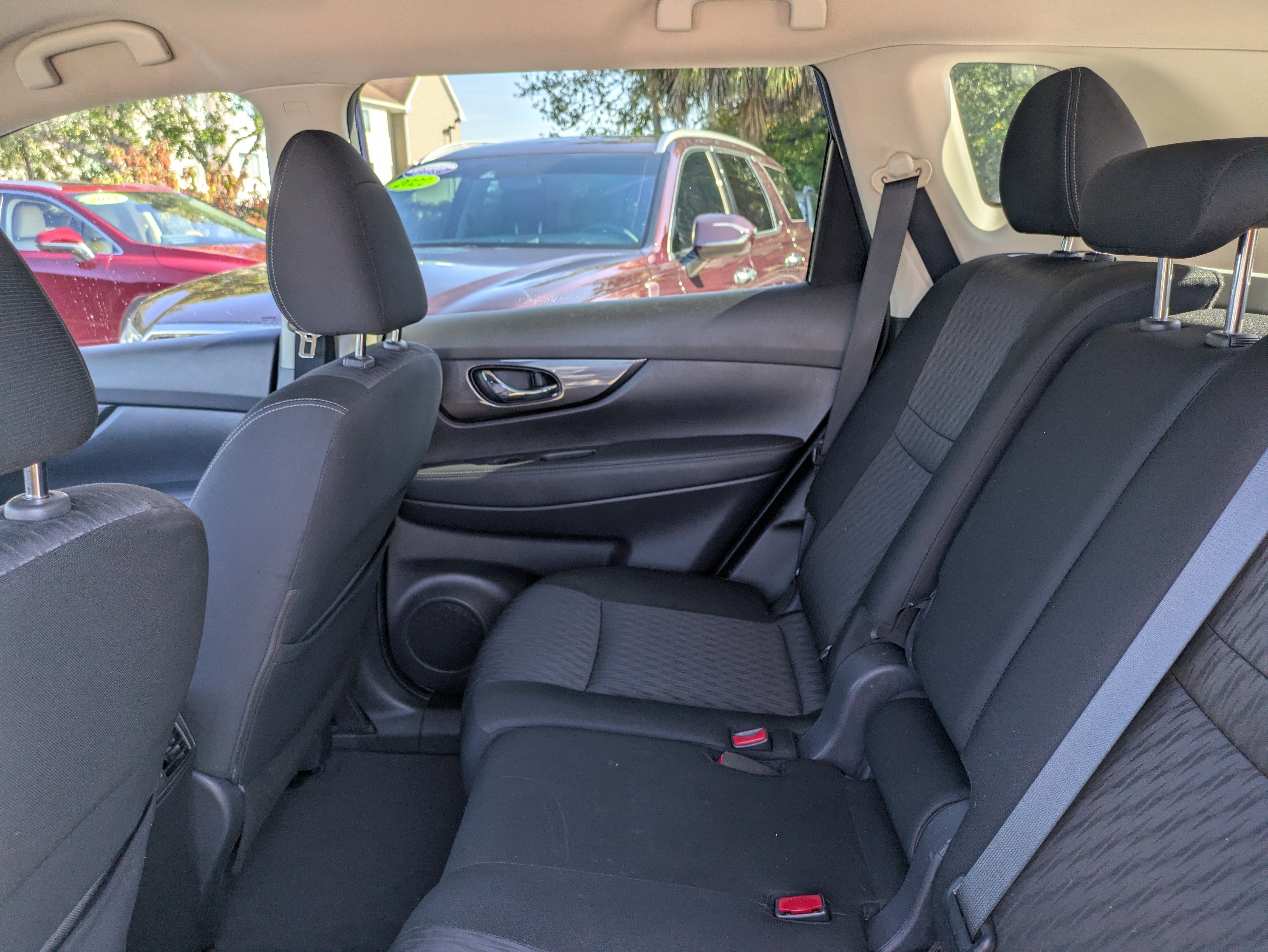 Used 2018 Nissan Rogue SV image 15