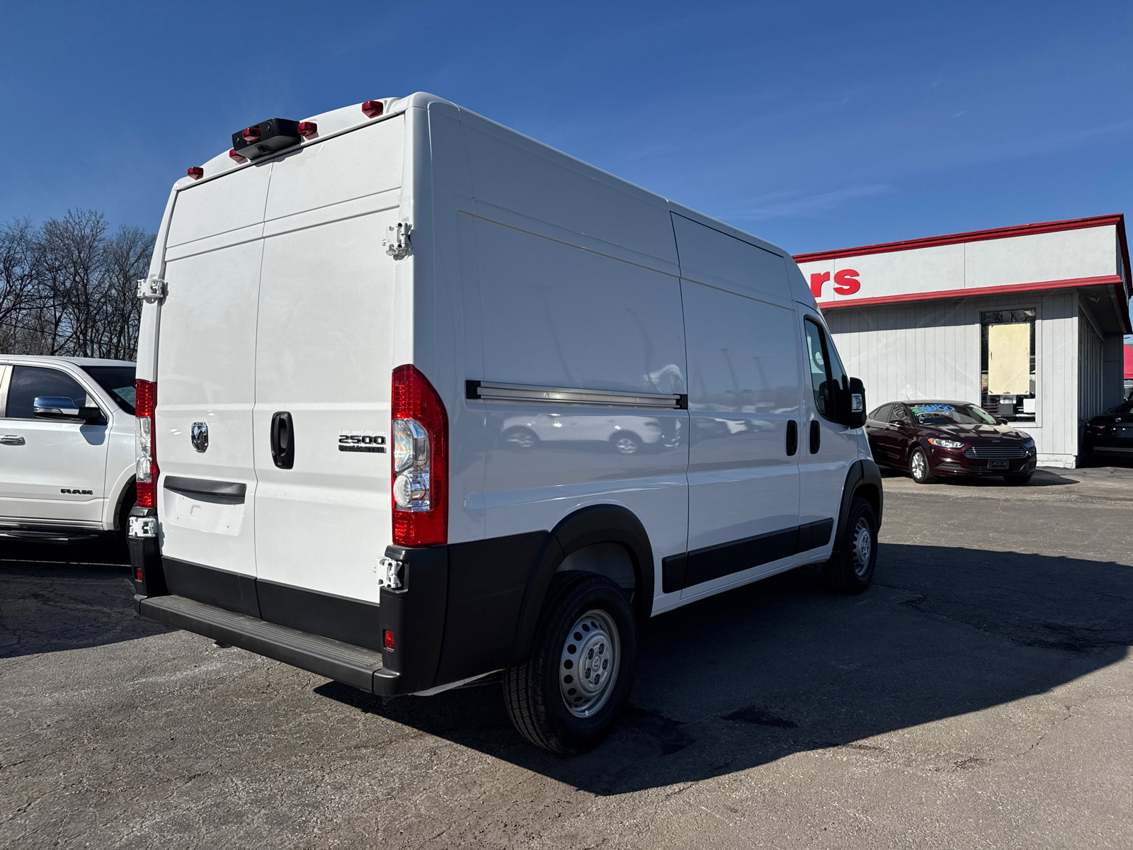 Used 2025 RAM ProMaster 2500 w/ Convenience Group image 5