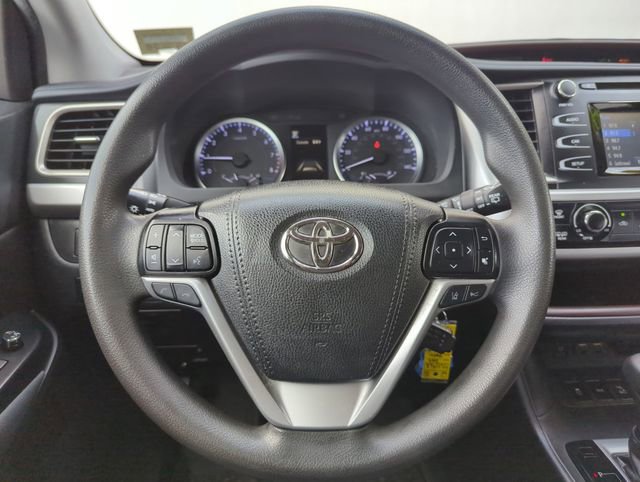 Used 2019 Toyota Highlander LE image 16