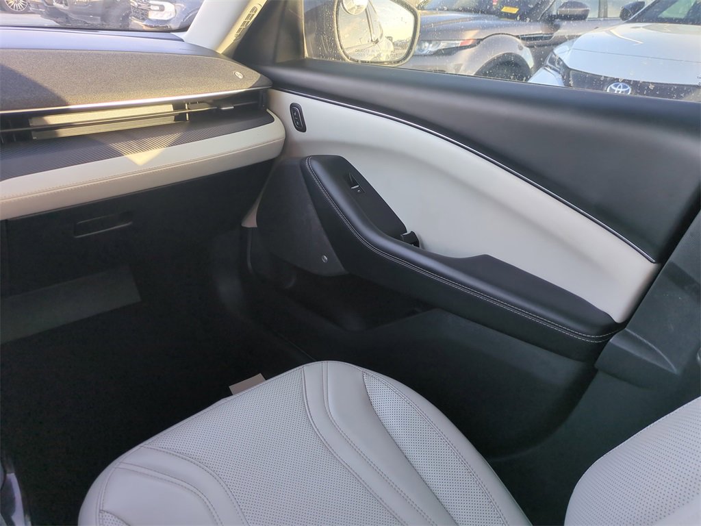 Used 2022 Ford Mustang Mach-E Premium image 18