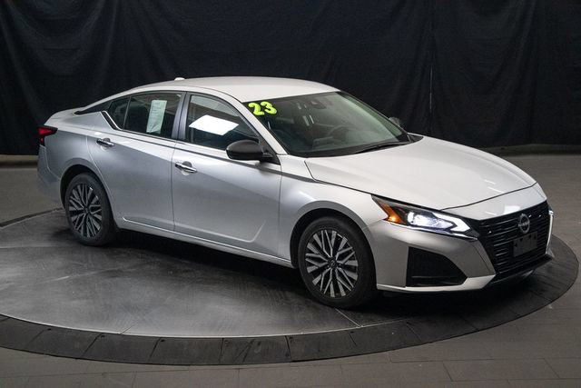 Used 2024 Nissan Altima 2.5 SV AWD/4WD image 3