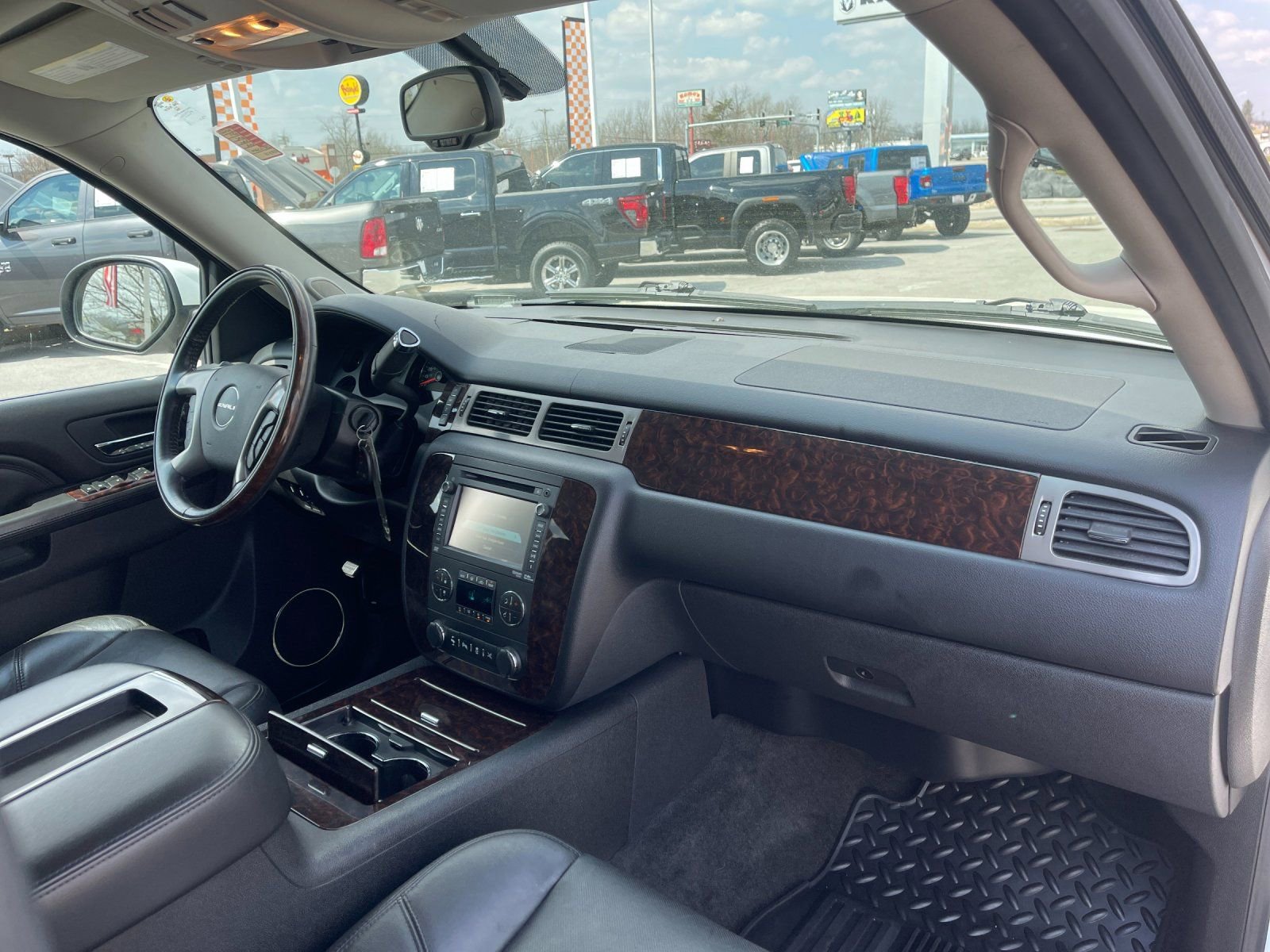 Used 2013 GMC Yukon XL Denali image 20