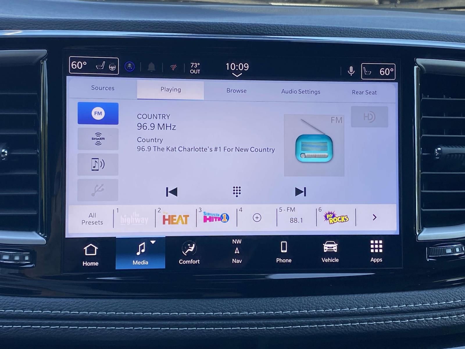 New 2026 Chrysler Pacifica Select AWD/4WD image 27