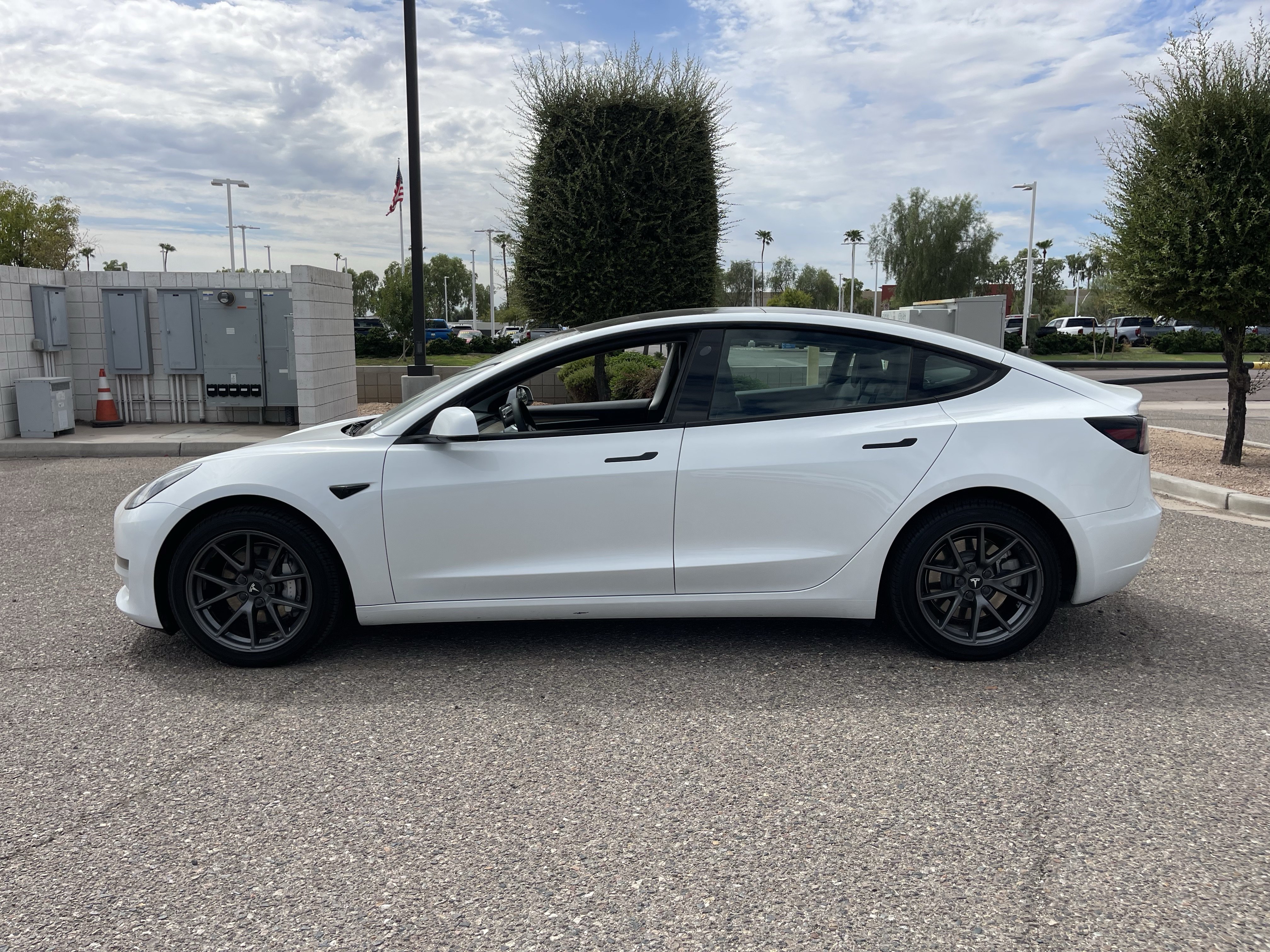 Used 2023 Tesla Model 3 Standard Range RWD image 3