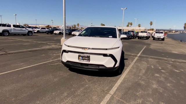 Used 2026 Chevrolet Equinox EV LT AWD/4WD image 3