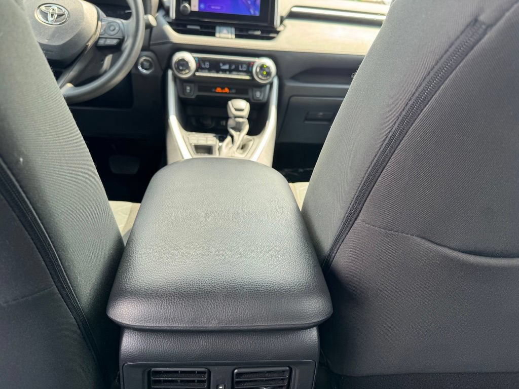 Used 2024 Toyota RAV4 XLE AWD/4WD image 19