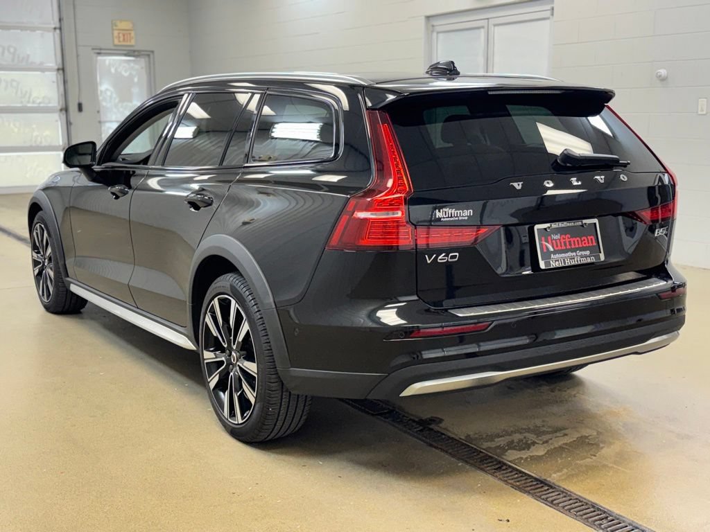 Used 2025 Volvo V60 B5 Cross Country Ultra w/ Protection Package Premier AWD/4WD image 7