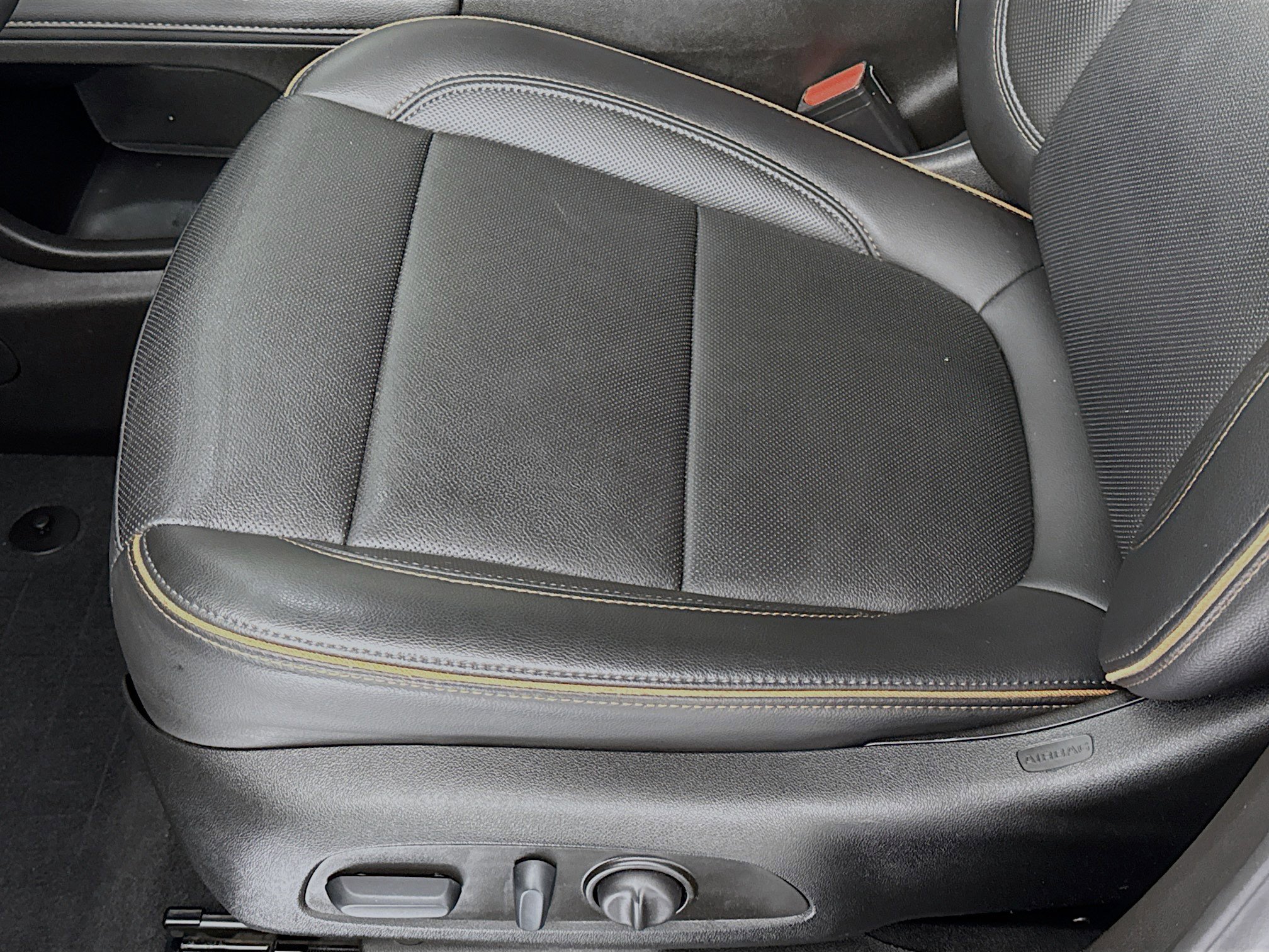 Used 2023 GMC Acadia AT4 w/ Technology Package image 19