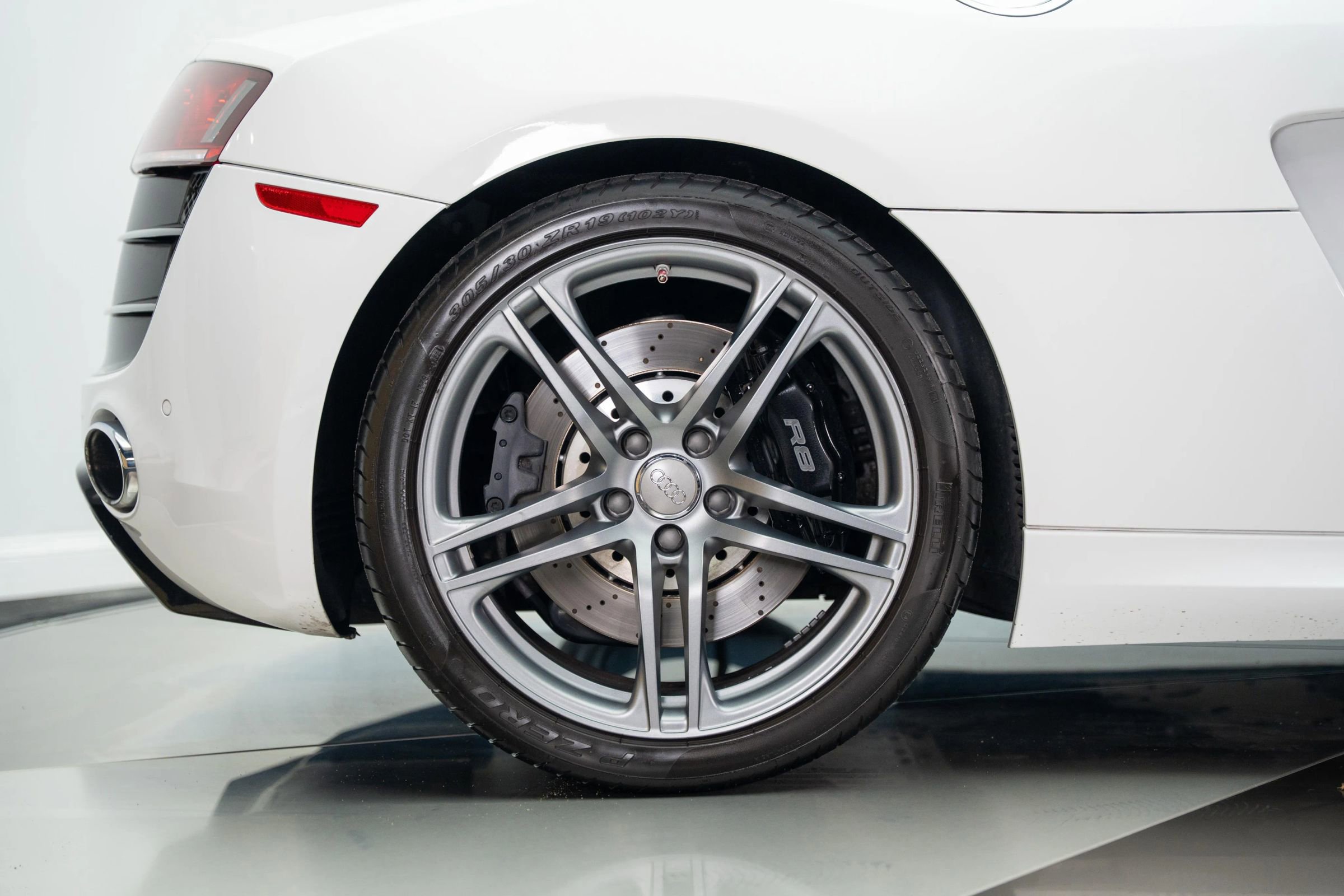 Used 2011 Audi R8 V10 image 28