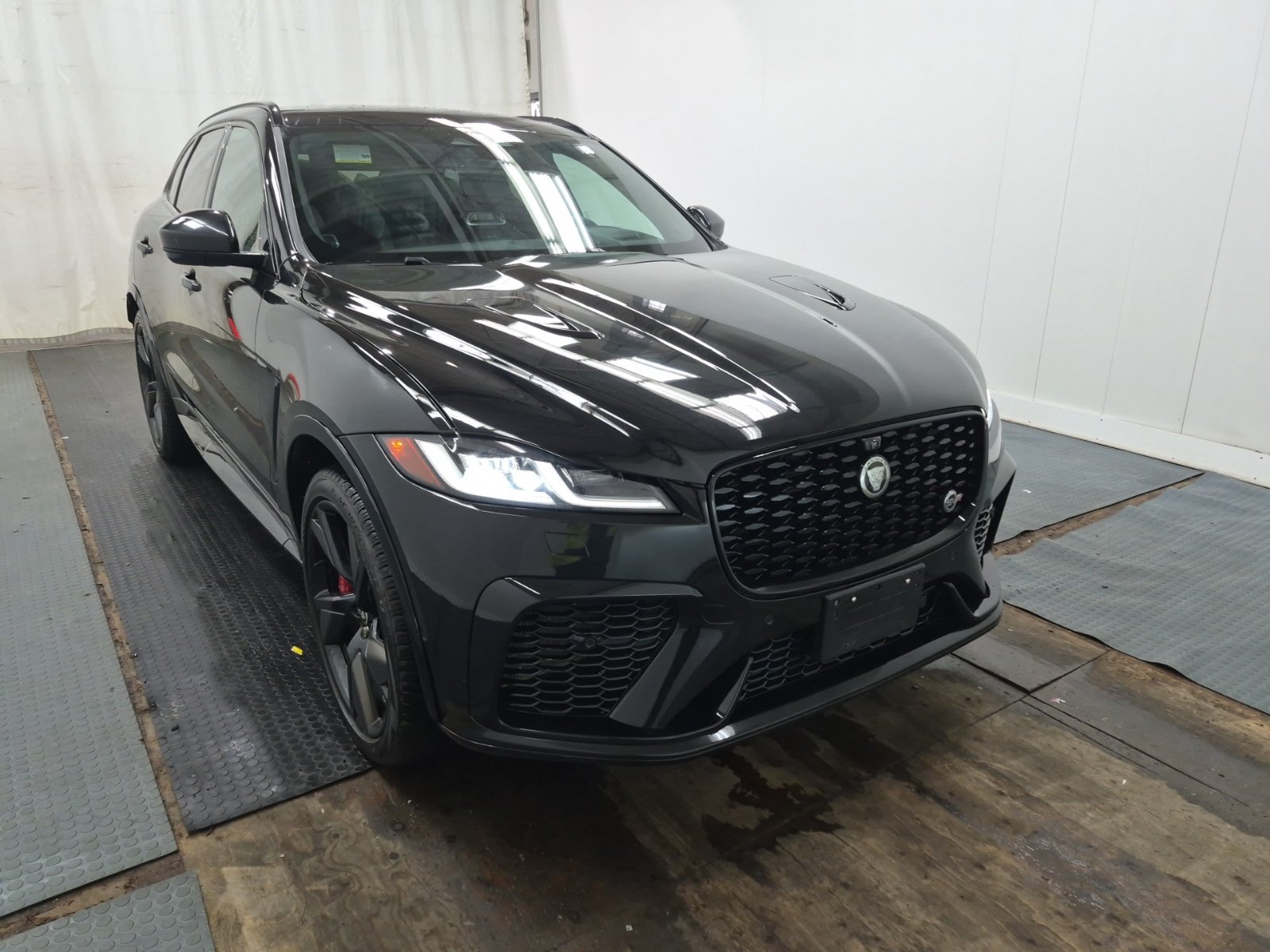 Used 2024 Jaguar F-PACE SVR AWD/4WD image 5