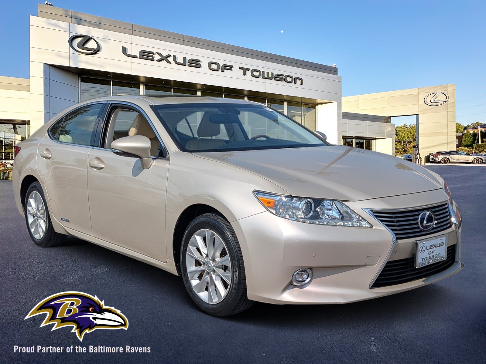 Used 2015 Lexus ES 300h w/ Navigation System Package