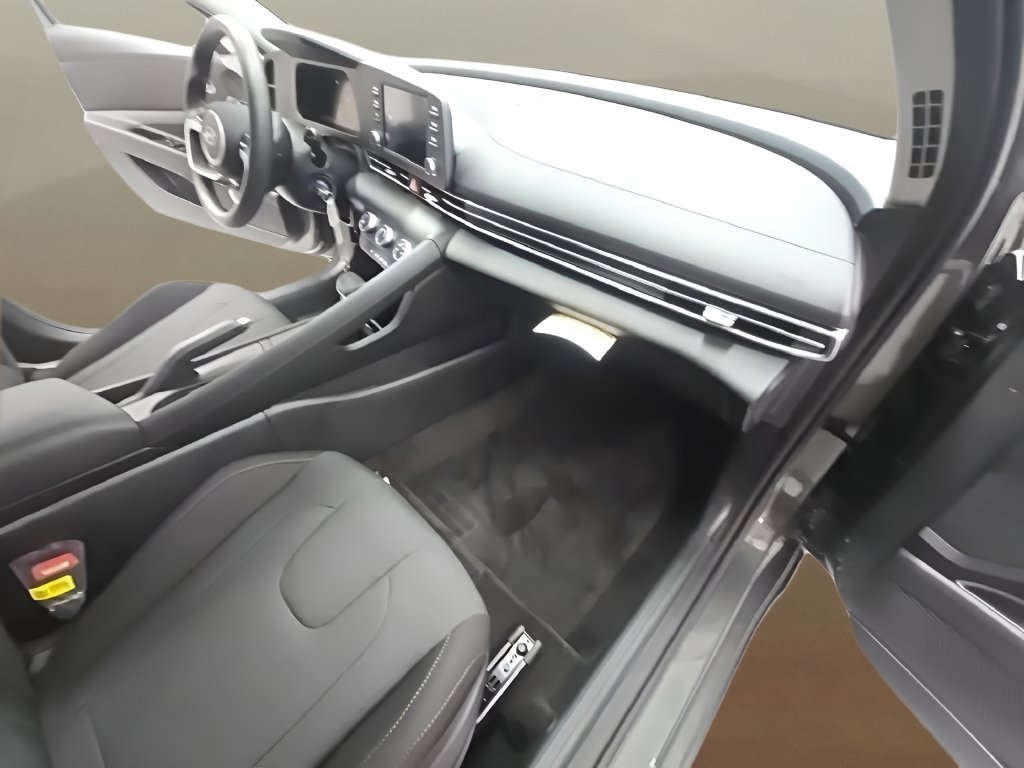 New 2026 Hyundai Elantra SE FWD image 25