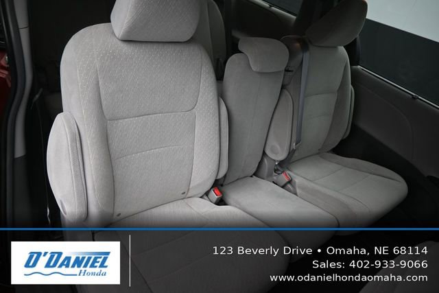 Used 2017 Toyota Sienna LE FWD image 42