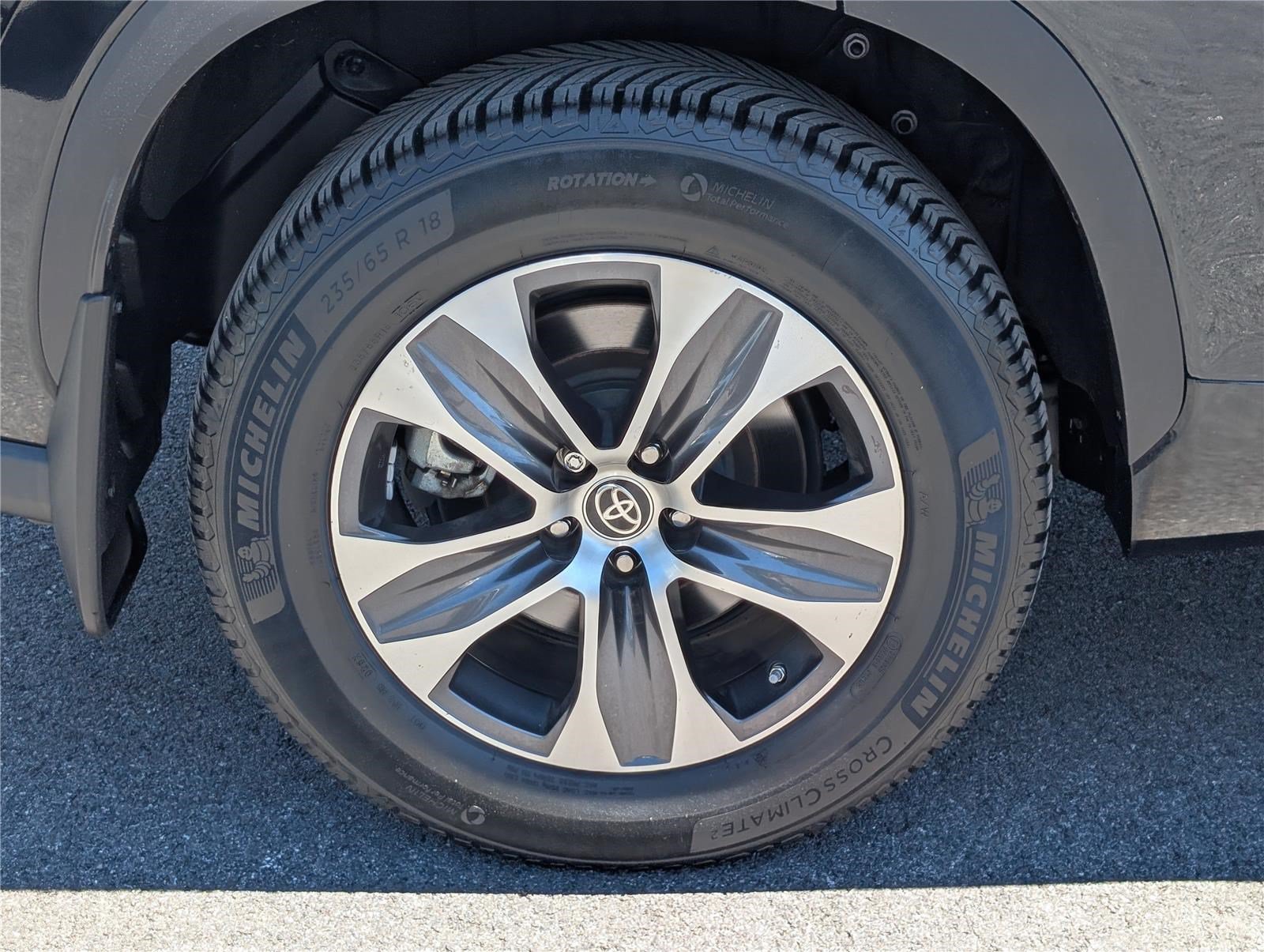 Used 2020 Toyota Highlander XLE AWD/4WD image 10