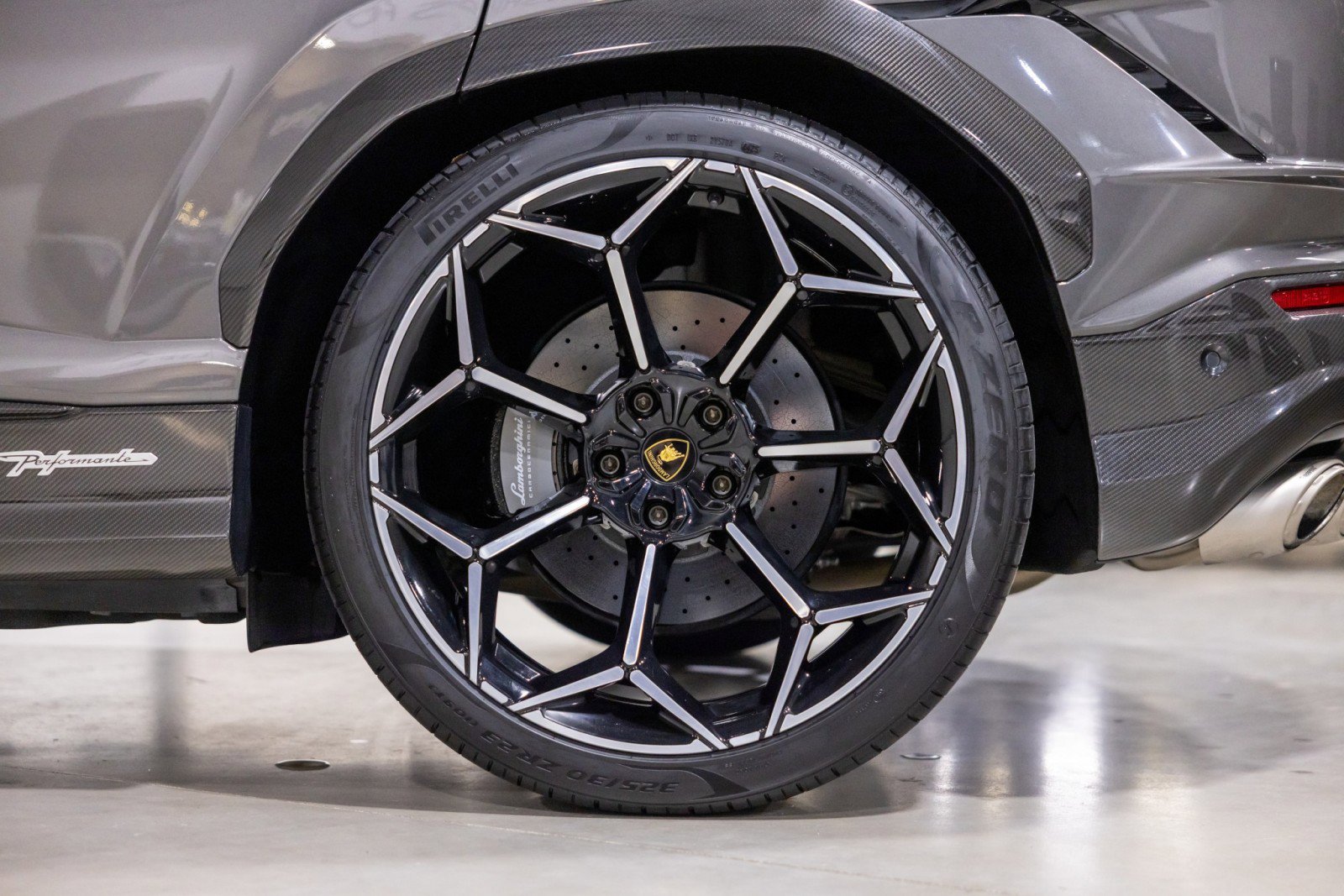 Used 2023 Lamborghini Urus Performante image 18