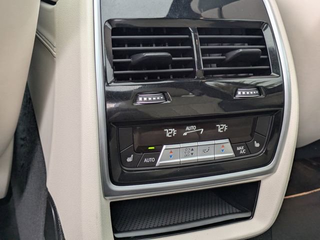 Used 2021 BMW X7 M50i image 17