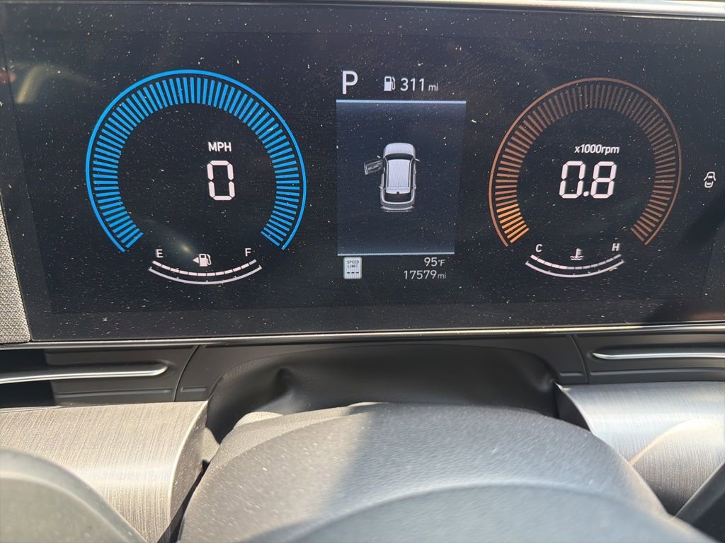 Used 2025 Hyundai Kona SEL FWD image 2