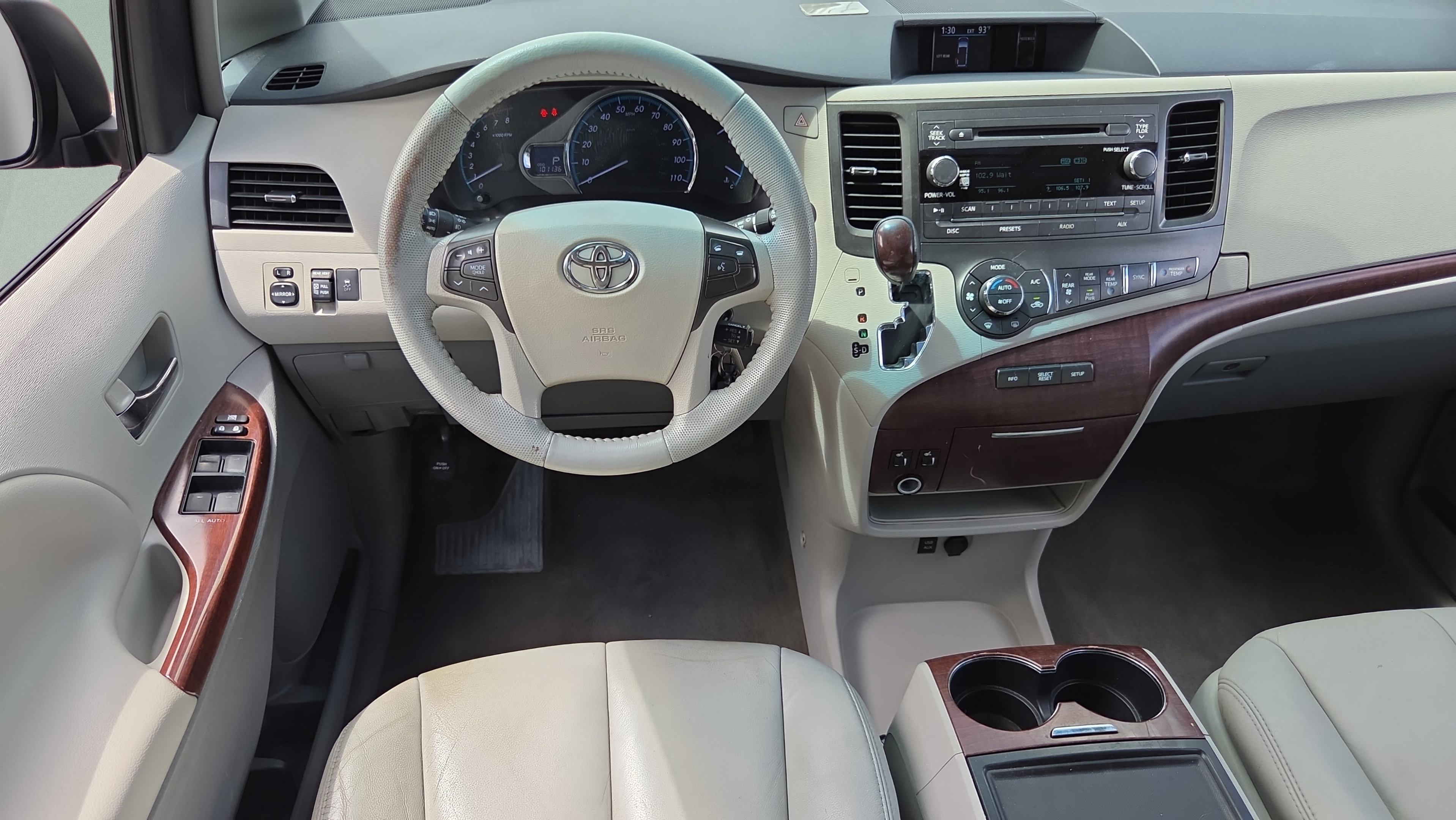 Used 2014 Toyota Sienna XLE FWD image 12