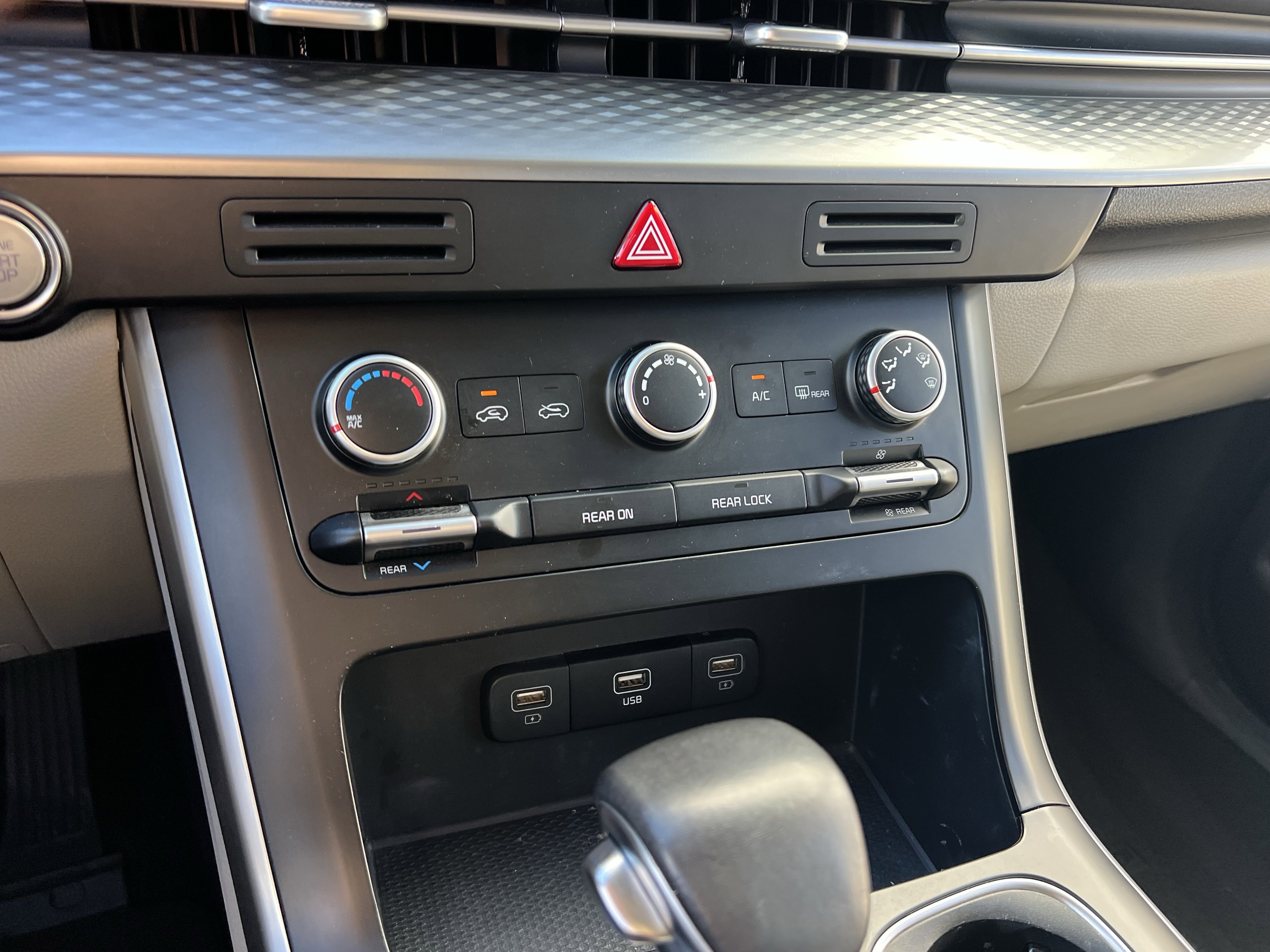 Used 2024 Kia Carnival LX image 25