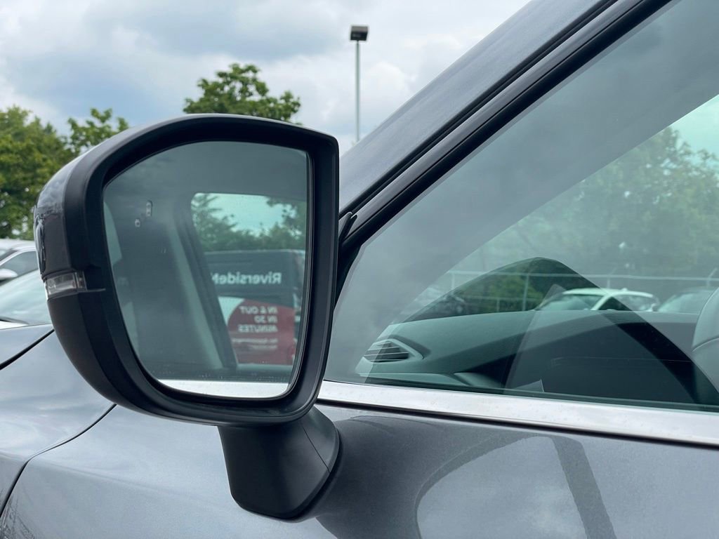 Certified 2022 Nissan Pathfinder SV image 27