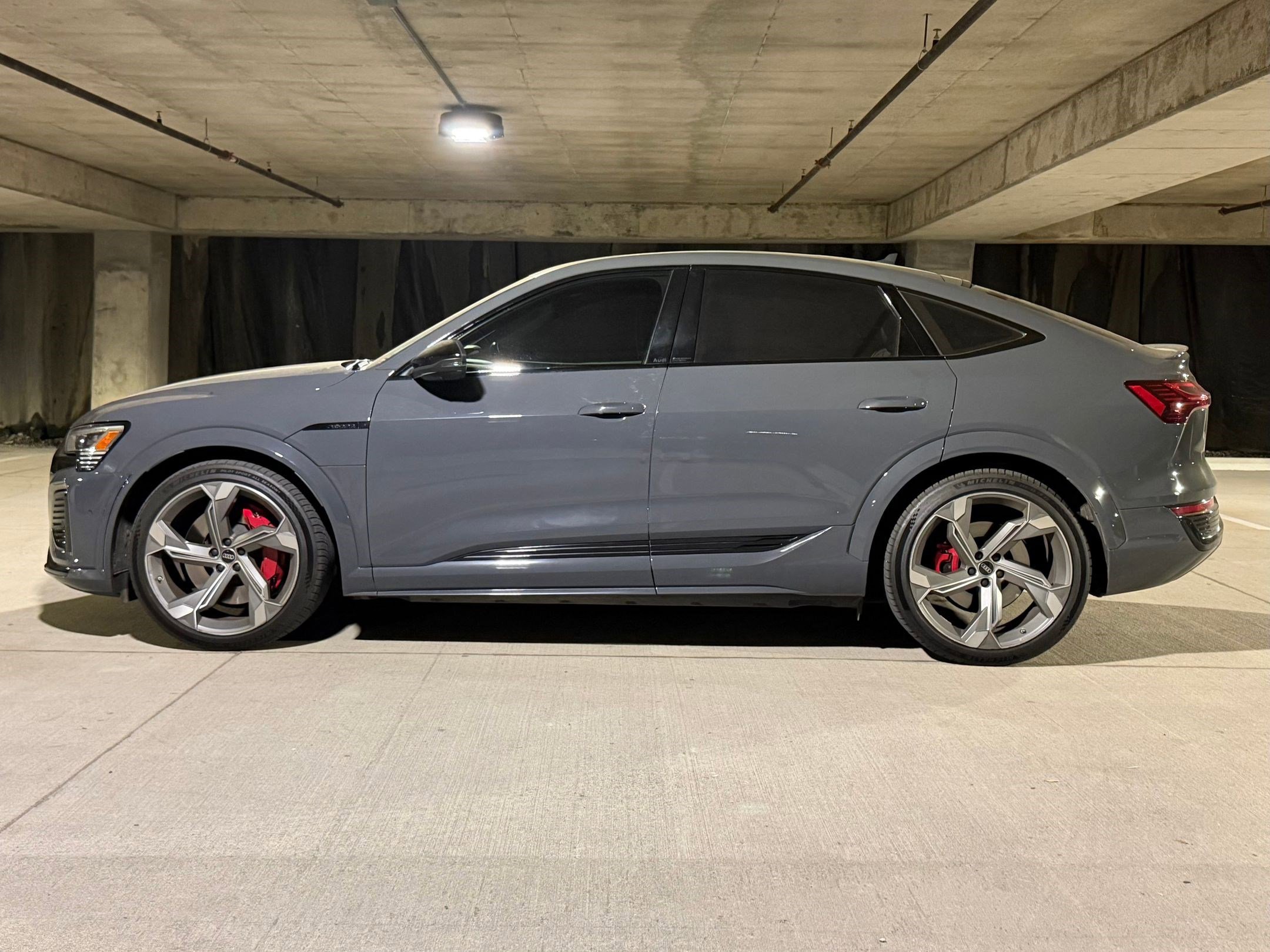 Used 2024 Audi SQ8 e-tron Premium Plus w/ Black Optic Package AWD/4WD image 2