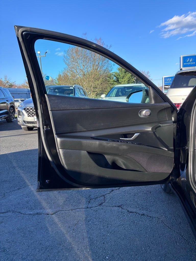 Used 2022 Hyundai Elantra Blue w/ Preferred Accessory Package image 37