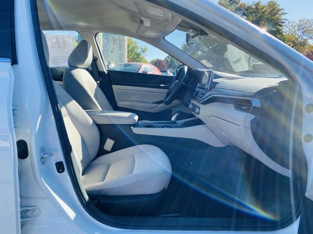 Used 2025 Nissan Altima 2.5 SV image 15