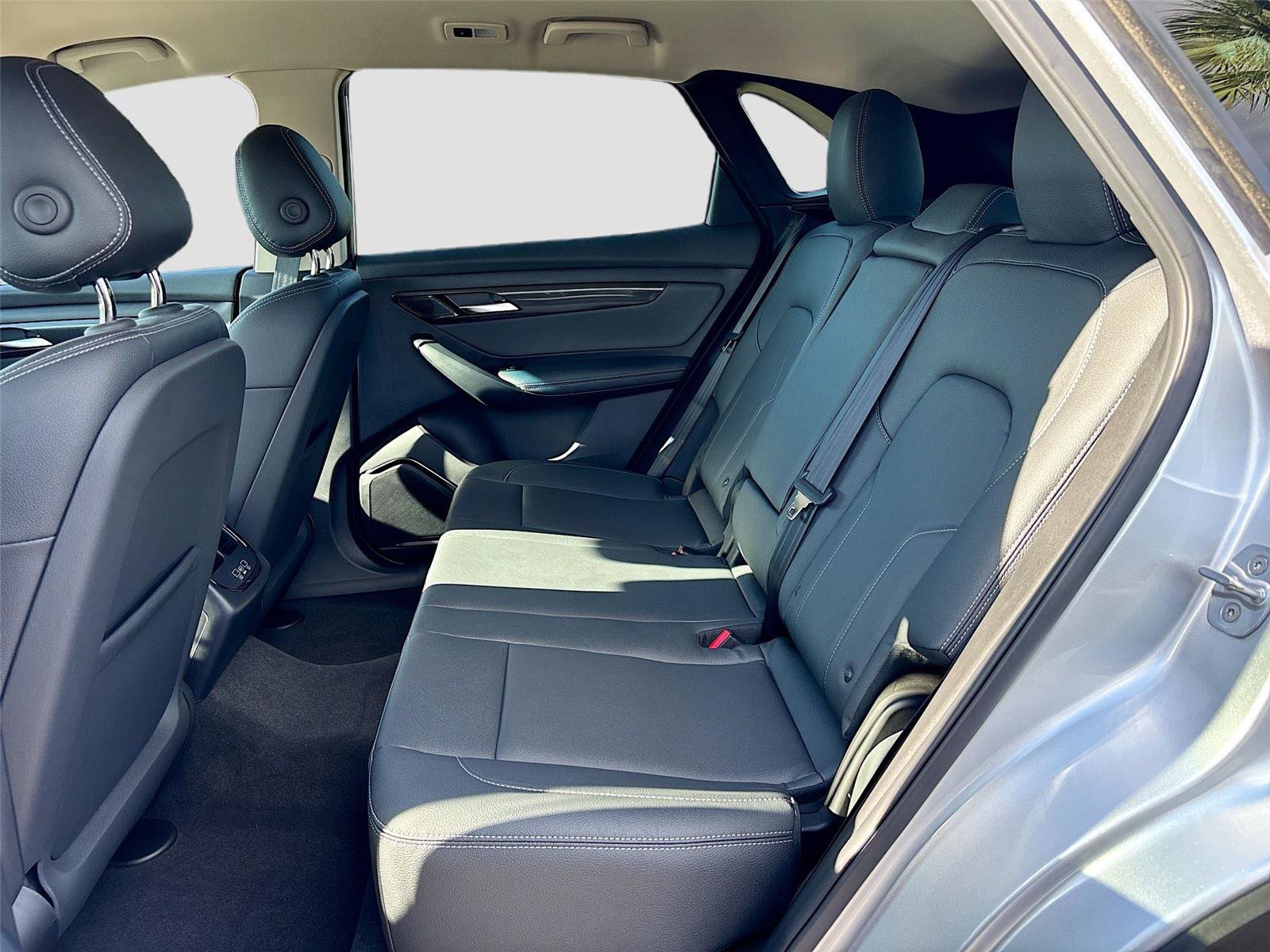 New 2025 VinFast VF 8 Eco image 23