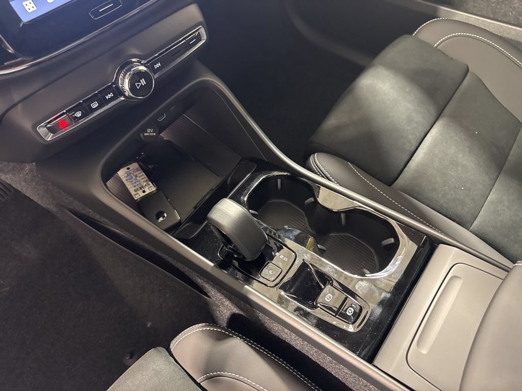 New 2026 Volvo XC40 B5 Ultra w/ Climate Package AWD/4WD image 14