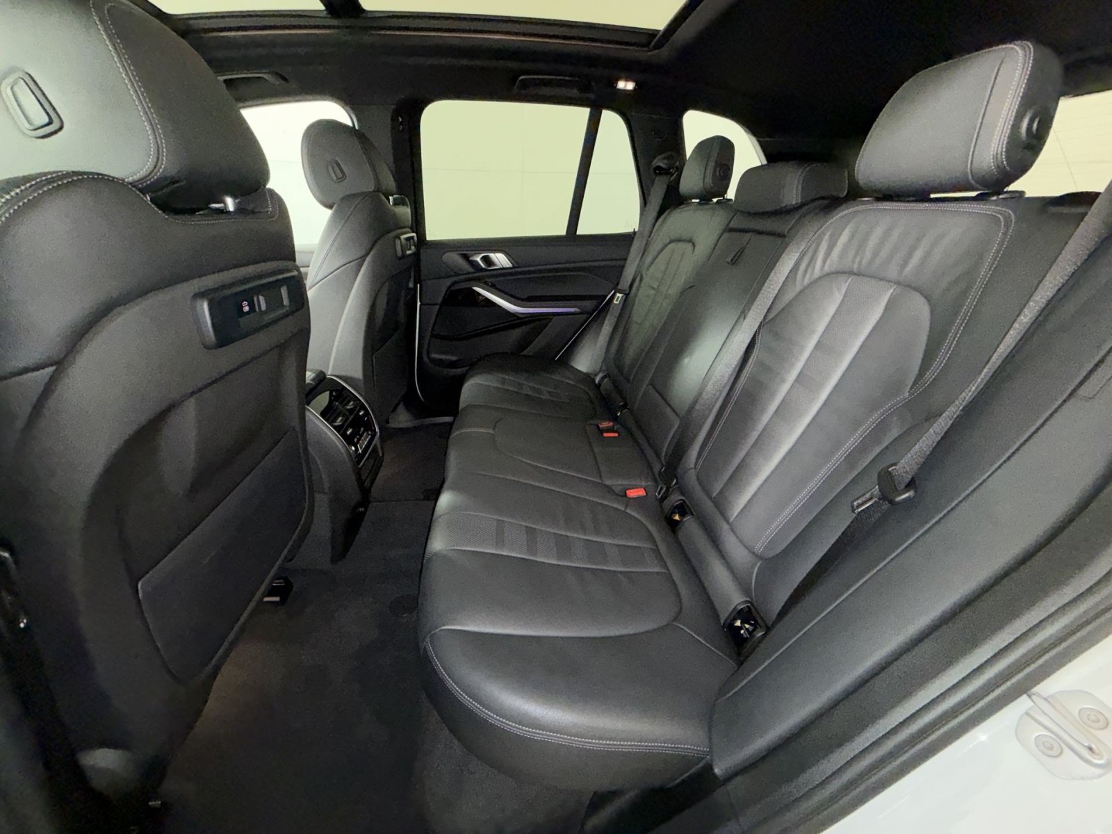 Used 2020 BMW X5 xDrive40i w/ Convenience Package AWD/4WD image 25