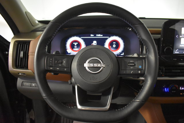 Used 2025 Nissan Pathfinder Platinum AWD/4WD image 15